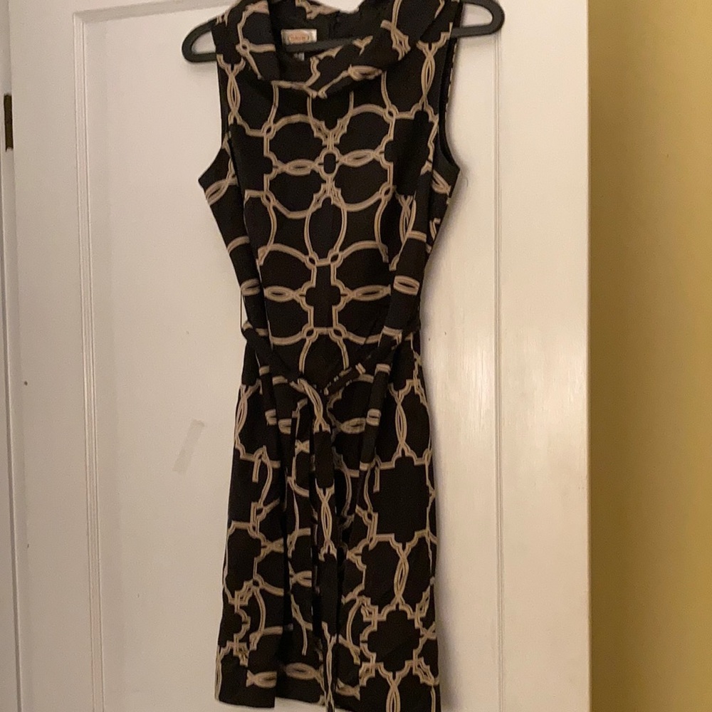 Black sleeveless dress